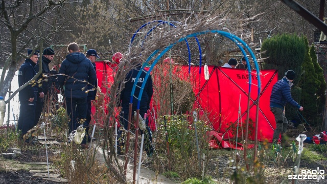 Trwa walka o życie chłopców, którzy wpadli pod lód. Fot. Olaf Nowicki [Radio Szczecin] Dwaj chłopcy wpadli pod lód [WIDEO, ZDJĘCIA]