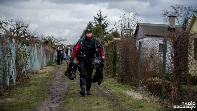 Trwa walka o życie chłopców, którzy wpadli pod lód. Fot. Olaf Nowicki [Radio Szczecin] Dwaj chłopcy wpadli pod lód [WIDEO, ZDJĘCIA]