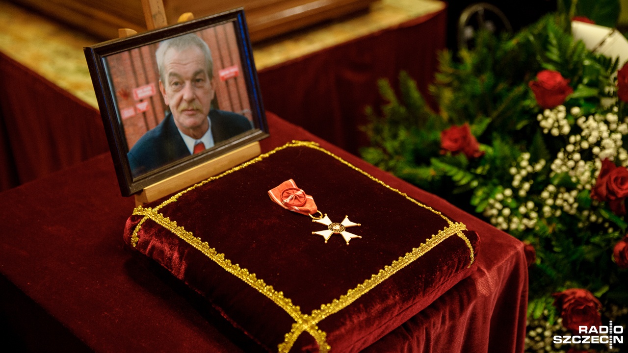 Dziennikarz Radia Szczecin organizuje zbiórkę na nagrobek dla byłego prezydenta Świnoujścia i legendy Solidarności.
