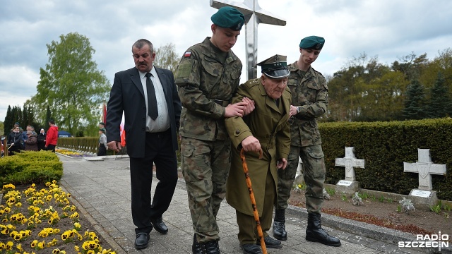 Uroczystości 72. rocznicy forsowania Odry. Fot. Łukasz Szełemej [Radio Szczecin] Rocznica forsowania Odry. Prezydent oddał hołd poległym [WIDEO, ZDJĘCIA]