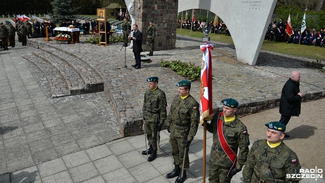 Uroczystości 72. rocznicy forsowania Odry. Fot. Łukasz Szełemej [Radio Szczecin] Rocznica forsowania Odry. Prezydent oddał hołd poległym [WIDEO, ZDJĘCIA]