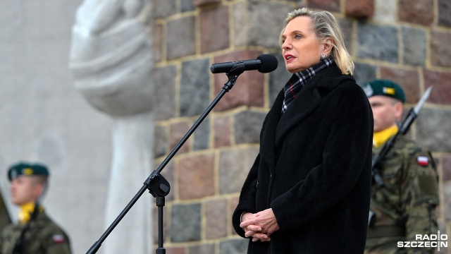 Anna Maria Anders podczas uroczystości 72. rocznicy forsowania Odry. Fot. Łukasz Szełemej [Radio Szczecin] Rocznica forsowania Odry. Prezydent oddał hołd poległym [WIDEO, ZDJĘCIA]