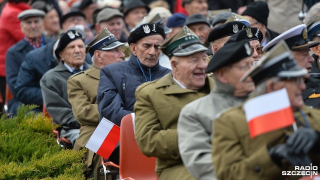 Uroczystości 72. rocznicy forsowania Odry. Fot. Łukasz Szełemej [Radio Szczecin] Rocznica forsowania Odry. Prezydent oddał hołd poległym [WIDEO, ZDJĘCIA]