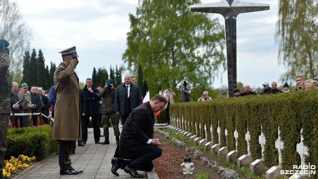 Uroczystości 72. rocznicy forsowania Odry. Fot. Łukasz Szełemej [Radio Szczecin] Rocznica forsowania Odry. Prezydent oddał hołd poległym [WIDEO, ZDJĘCIA]