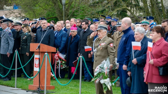 Obchody Święta Narodowego Trzeciego Maja w Szczecinie. Fot. Olaf Nowicki [Radio Szczecin] Święto Konstytucji 3 Maja. Uroczystości na Błoniach [WIDEO, ZDJĘCIA]