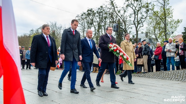 Obchody Święta Narodowego Trzeciego Maja w Szczecinie. Fot. Olaf Nowicki [Radio Szczecin] Święto Konstytucji 3 Maja. Uroczystości na Błoniach [WIDEO, ZDJĘCIA]