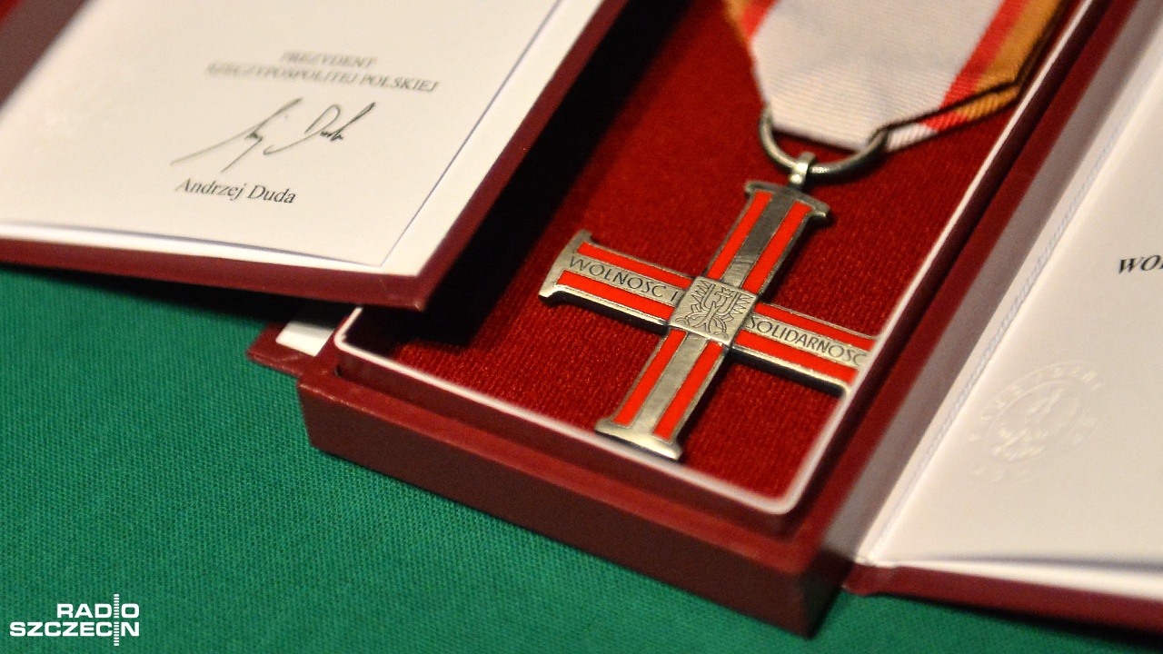 Prezydent Andrzej Duda odznaczył 31 osób Krzyżem Wolności i Solidarności. Otrzymali je działacze opozycji antykomunistycznej, którzy - w ocenie Instytutu Pamięci Narodowej - przeciwstawili się władzom PRL-u i przyczynili się do odzyskania przez Polską pełnej suwerenności.