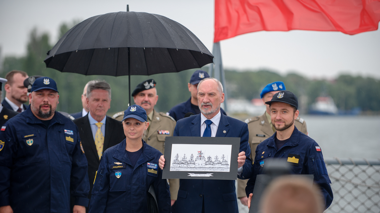 Nieroztropne jest tworzenie multikulturalnej rzeczywistości - w ten sposób skomentował zamieszki po szczycie G20 w Hamburgu Minister Obrony Narodowej Antoni Macierewicz.