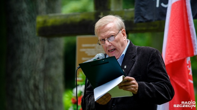 Na Cmentarzu Centralnym odbyły się obchody 74. rocznicy rzezi wołyńskiej. Fot. Olaf Nowicki [Radio Szczecin] "To co stało się na Wołyniu jest ciężkie do wyobrażenia" [WIDEO, ZDJĘCIA]