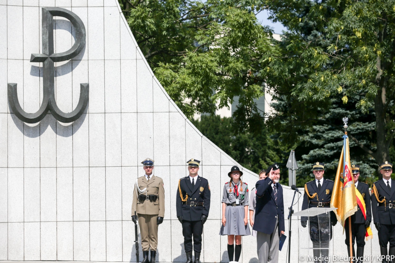 O niedzielenie społeczeństwa i szukanie dobra w Polsce apelowali weterani Powstania Warszawskiego podczas uroczystości przed Pomnikiem Polskiego Państwa Podziemnego i Armii Krajowej.