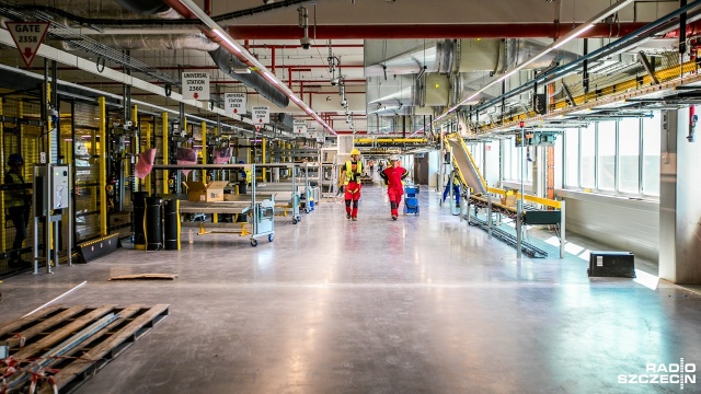 Magazyn Amazon w podszczecińskim Kołbaskowie. Fot. Weronika Łyczywek [Radio Szczecin] Kilkanaście milionów przedmiotów w magazynie Amazona [ZDJĘCIA, WIDEO]