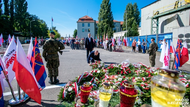 Uroczystości upamiętniające podpisanie porozumień sierpniowych. Fot. Weronika Łyczywek [Radio Szczecin] Uroczystości rocznicowe szczecińskiego Sierpnia '80 [WIDEO, ZDJĘCIA]