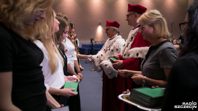 Uniwersytet Szczeciński oficjalnie zainaugurował kolejny rok akademicki. Fot. Weronika Łyczywek [Radio Szczecin] Tysiące studentów na US. Uniwerek zaczął nowy rok akademicki [ZDJĘCIA]