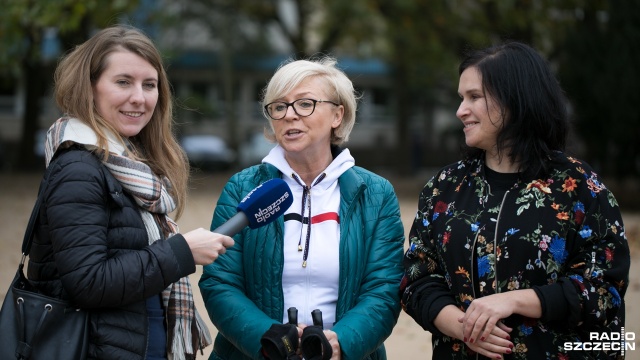 Marsz Seniora na Jasnych Błoniach w Szczecinie. Fot. Weronika Łyczywek [Radio Szczecin] "Dla zdrowia i kondycji". Seniorzy maszerowali w Szczecinie [ZDJĘCIA]