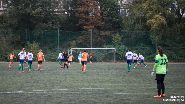 Olimpia Szczecin - Mitech Żywiec 2:4. Fot. Weronika Łyczywek [Radio Szczecin] Niespodziewana porażka piłkarek Olimpii [ZDJĘCIA]