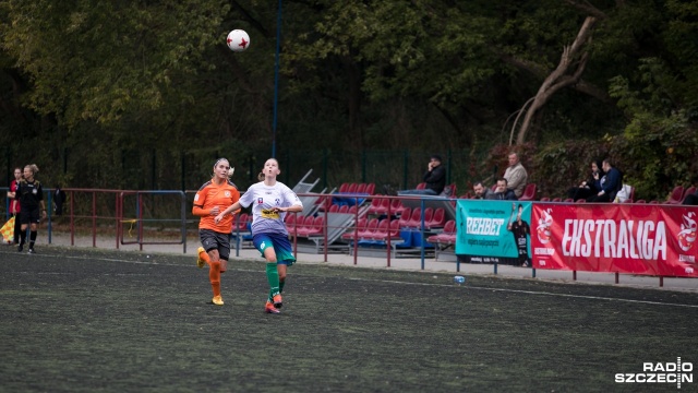 Olimpia Szczecin - Mitech Żywiec 2:4. Fot. Weronika Łyczywek [Radio Szczecin] Niespodziewana porażka piłkarek Olimpii [ZDJĘCIA]