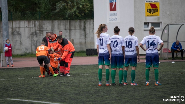 Olimpia Szczecin - Mitech Żywiec 2:4. Fot. Weronika Łyczywek [Radio Szczecin] Niespodziewana porażka piłkarek Olimpii [ZDJĘCIA]