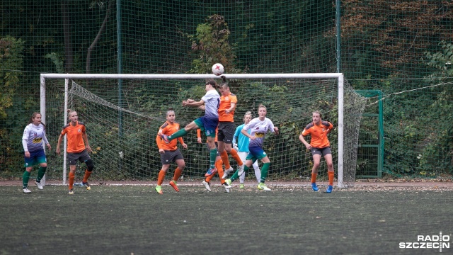 Olimpia Szczecin - Mitech Żywiec 2:4. Fot. Weronika Łyczywek [Radio Szczecin] Niespodziewana porażka piłkarek Olimpii [ZDJĘCIA]