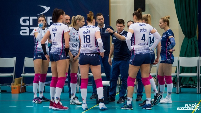 Chemik Police - Poli Budowlani Toruń 3:0. Fot. Olaf Nowicki [Radio Szczecin] Pewna wygrana i fotel lidera dla Chemika [DUŻO ZDJĘĆ]