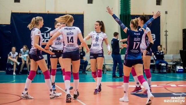 Chemik Police - Poli Budowlani Toruń 3:0. Fot. Olaf Nowicki [Radio Szczecin] Pewna wygrana i fotel lidera dla Chemika [DUŻO ZDJĘĆ]