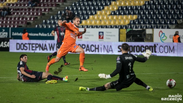 Piłkarze Pogoni przegrali na swoim stadionie z Bruk-Betem Termalica Nieciecza. Fot. Weronika Łyczywek [Radio Szczecin] Pogoń przegrywa z Bruk-Betem Termalicą Nieciecza (2-3) [WIDEO, ZDJĘCIA]