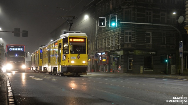 Tramwaje wróciły na ulicę Krzywoustego w Szczecinie. Fot. Łukasz Szełemej [Radio Szczecin] Koniec remontu. Tramwaje znów na Krzywoustego [WIDEO, ZDJĘCIA]