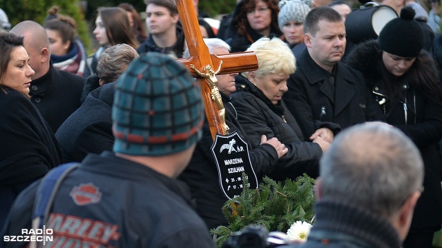 Pogrzeb motocyklistki, która zginęła w wypadku w centrum Szczecina. Fot. Łukasz Szełemej [Radio Szczecin] Pożegnali tragicznie zmarłą motocyklistkę [WIDEO, ZDJĘCIA]