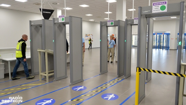 Amazon, czyli gigant sprzedaży internetowej, otworzył w środę swoje centrum logistyczne w podszczecińskim Kołbaskowie. Fot. Łukasz Szełemej [Radio Szczecin] Gigant internetowego handlu otworzył centrum w Kołbaskowie [WIDEO, ZDJĘCIA]