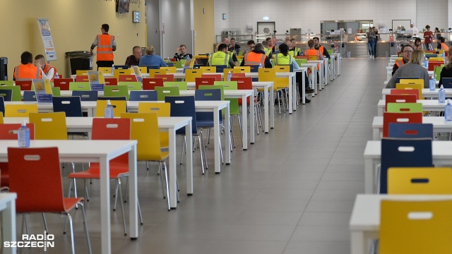 Amazon, czyli gigant sprzedaży internetowej, otworzył w środę swoje centrum logistyczne w podszczecińskim Kołbaskowie. Fot. Łukasz Szełemej [Radio Szczecin] Gigant internetowego handlu otworzył centrum w Kołbaskowie [WIDEO, ZDJĘCIA]