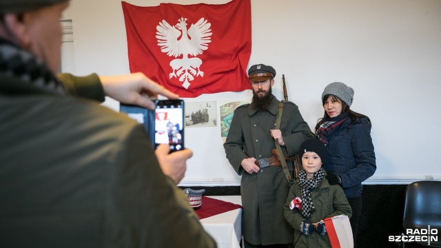 Warsztaty dla dzieci w Narodowe Święto Niepodległości. Fot. Weronika Łyczywek [Radio Szczecin] Patriotyczna zabawa dzieci na Narodowe Święto Niepodległości [ZDJĘCIA]