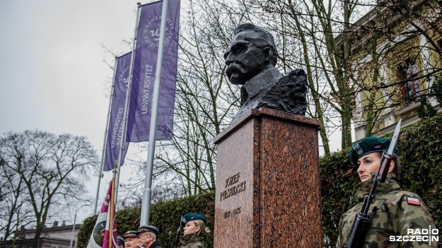 Szczecińskie obchody 150. rocznicy urodzin Marszałka Józefa Piłsudskiego. Fot. Olaf Nowicki [Radio Szczecin] Szczecińskie obchody rocznicy urodzin Józefa Piłsudskiego [ZDJĘCIA]