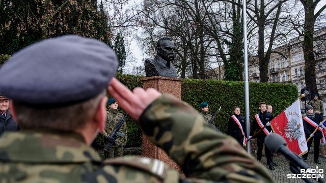 Szczecińskie obchody 150. rocznicy urodzin Marszałka Józefa Piłsudskiego. Fot. Olaf Nowicki [Radio Szczecin] Szczecińskie obchody rocznicy urodzin Józefa Piłsudskiego [ZDJĘCIA]