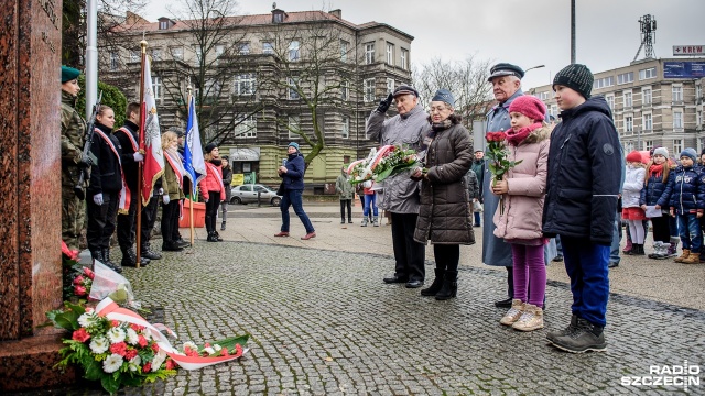 Szczecińskie obchody 150. rocznicy urodzin Marszałka Józefa Piłsudskiego. Fot. Olaf Nowicki [Radio Szczecin] Szczecińskie obchody rocznicy urodzin Józefa Piłsudskiego [ZDJĘCIA]