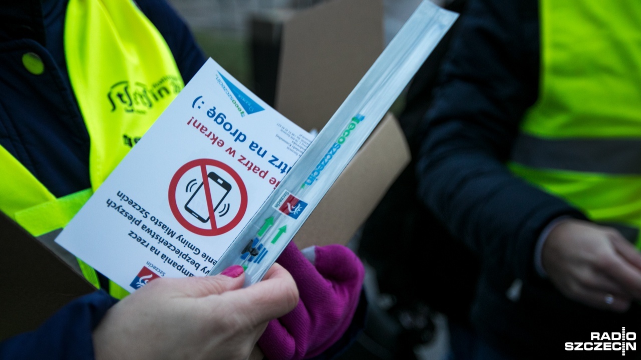 Z okazji Walentynek będą zachęcać przechodniów do dbania o swoje bezpieczeństwo. Urzędnicy szczecińskiego magistratu razem z policjantami z drogówki i żołnierzami będą rozdawać odblaski na placu Grunwaldzkim.