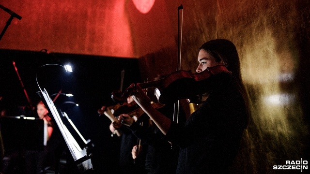 Orkiestra Akademii Beethovenowskiej w filharmonii szczecińskiej. Fot. Olaf Nowicki [Radio Szczecin] Mykietyn & Peszat w Szczecinie. Światowa premiera w filharmonii [ZDJĘCIA]