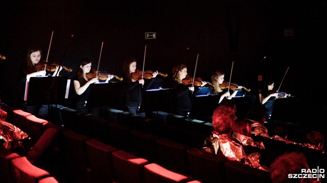 Orkiestra Akademii Beethovenowskiej w filharmonii szczecińskiej. Fot. Olaf Nowicki [Radio Szczecin] Mykietyn & Peszat w Szczecinie. Światowa premiera w filharmonii [ZDJĘCIA]