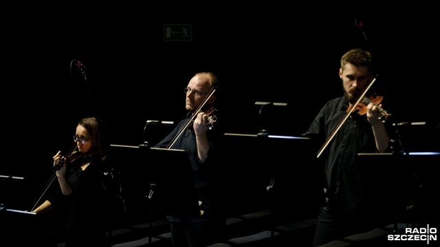 Orkiestra Akademii Beethovenowskiej w filharmonii szczecińskiej. Fot. Olaf Nowicki [Radio Szczecin] Mykietyn & Peszat w Szczecinie. Światowa premiera w filharmonii [ZDJĘCIA]