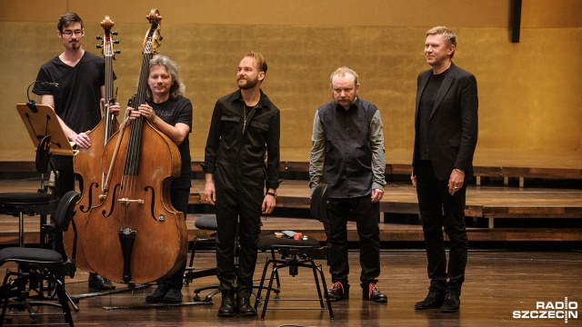 Orkiestra Akademii Beethovenowskiej w filharmonii szczecińskiej. Fot. Olaf Nowicki [Radio Szczecin] Mykietyn & Peszat w Szczecinie. Światowa premiera w filharmonii [ZDJĘCIA]