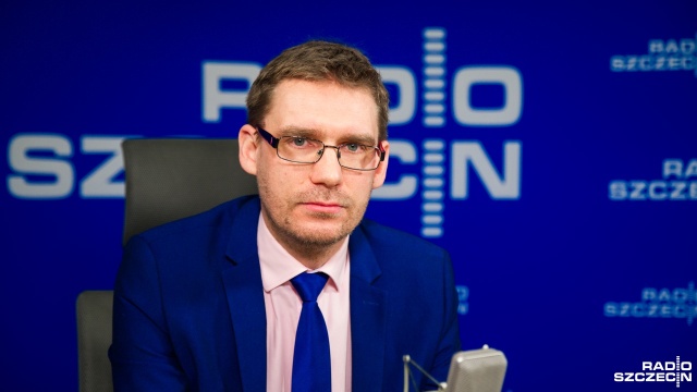 Kwota ok. trzech milionów złotych za występ włoskiego tenora i dwa wydarzenia towarzyszące to normalna cena - tak zastępca prezydenta Szczecina komentuje koszt organizacji koncertów podczas finału regat The Tall Ships Races.