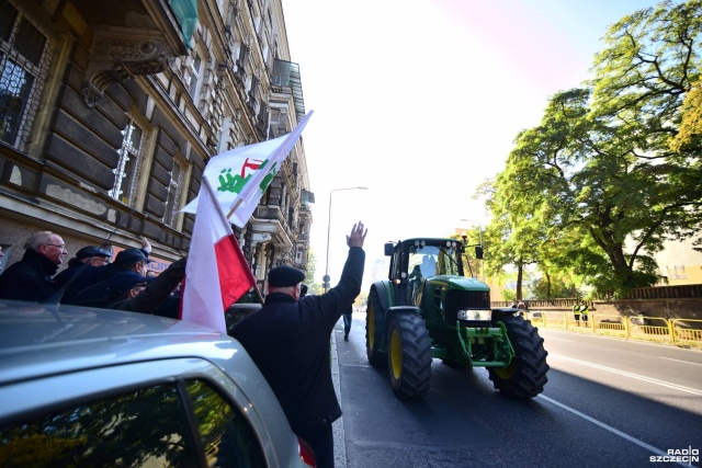 Prokuratura stawia zarzuty 39 osobom. Jej zdaniem rolnicy działali na niekorzyść sprzedającej ziemię Agencji Nieruchomości Rolnych.