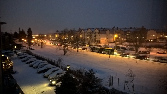 W Zachodniopomorskiem spadł śnieg. Na trasy wyjechał zimowy sprzęt.