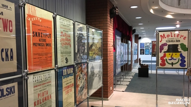 Archiwalne plakaty, afisze, programy i zaproszenia ze szczecińskich teatrów od czwartku można oglądać w Sali pod Piramidą Książnicy Pomorskiej w Szczecinie.