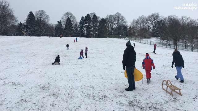 Na sankach, łyżwach czy na nartach biegowych - tak szczecinianie spędzają pierwszy w tym roku, i na dodatek prawdziwie śnieżny, długi weekend.