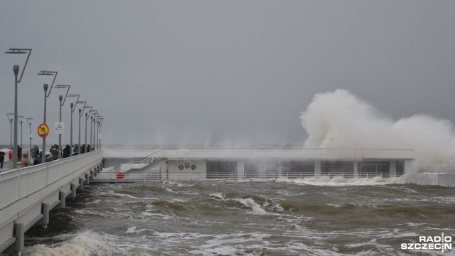 Zniszczone wydmy i umocowania brzegu oraz zabrane części plaż - to straty po dwóch orkanach, które nawiedziły ostatnio zachodniopomorskie wybrzeże. Wiatry i opady spowodowały milionowe szkody. Urzędy morskie podliczyły właśnie kwoty.