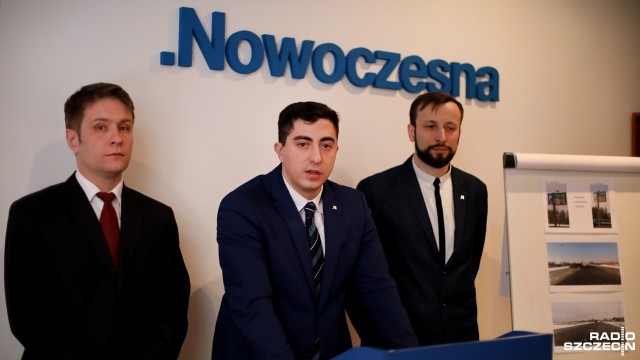 Bezpłatna komunikacja miejska dla kierowców korzystających z parkingu parkride na Prawobrzeżu - taki pomysł zgłaszają szczecińscy działacze Nowoczesnej.