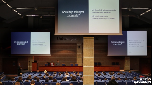 Portale społecznościowe, telefony komórkowe, życie w pędzie i używki - czy są złe i co zrobić, by nie rządziły naszym życiem. M.in na ten temat dyskutowali uczestnicy konferencji na Uniwersytecie Szczecińskim podsumowującej kampanię psychoedukacyjną RESTart.