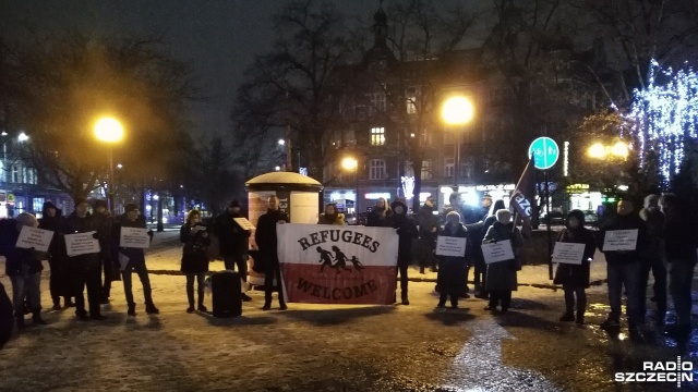 Kilkadziesiąt osób zebrało się na manifestacji przeciwko rasizmowi, ksenofobii i nacjonalizmowi na Placu Grunwaldzkim w Szczecinie.