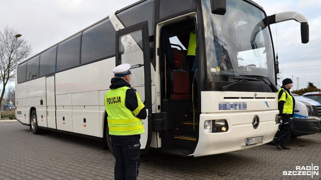 Policja apeluje, żeby zaplanować kontrolę autobusu wiozącego dzieci na ferie. Jak co roku, funkcjonariusze będą na prośbę rodziców sprawdzać stan techniczny i trzeźwość kierowców.