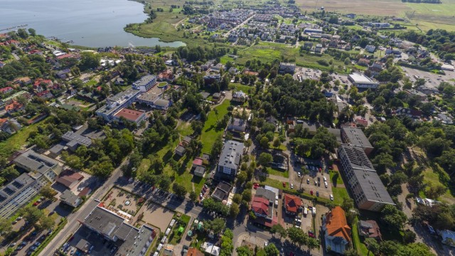 Przypieczętowaniem decyzji rządu było wręczenie podczas uroczystej sesji aktu nadania statusu miasta. Burmistrz Mielna Olga Roszak-Pezała otrzymała go od wicewojewody zachodniopomorskiego.