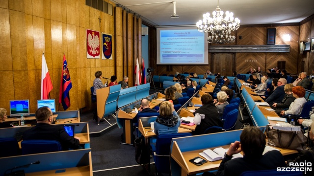 Podział wśród rodziców w sprawie przekształcenia Gimnazjum nr 7 w Szczecinie po reformie oświaty. To jedyna szkoła na prawobrzeżu miasta, o którą toczy się spór.